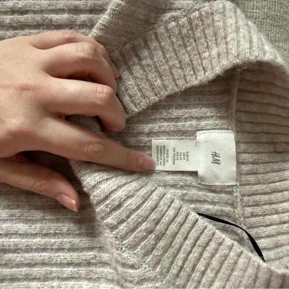 H&M Cream Ribbed Sweater - Picture 2 of 2